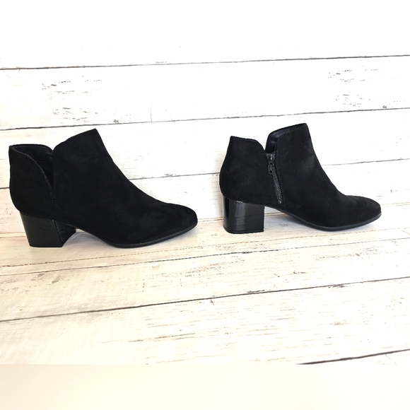 NWOT Kim Roger's Black Soft Suede Zip up Ankle Booties Comfort Boots Shiny Heel - Picture 4 of 12